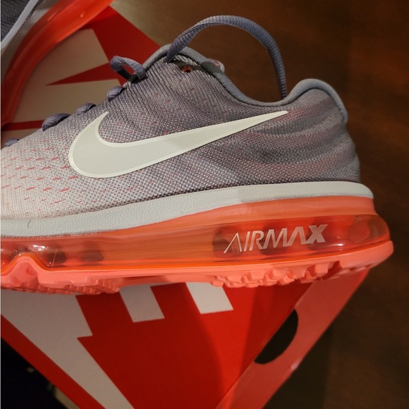 WMNS NIKE AIR MAX 2017 Size 8 BRAND NEW NEVER WORN - Picture 5 of 9